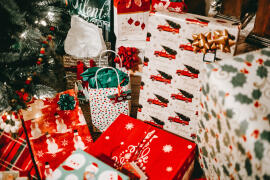 Natale 2023: idee regalo nei volantini e cataloghi dei negozi più conosciuti
